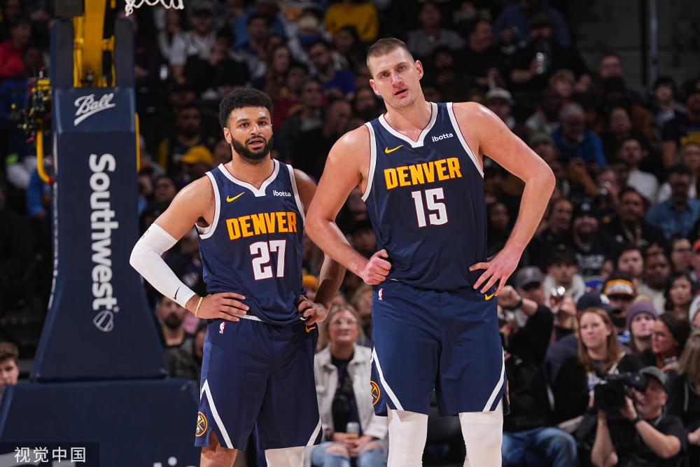 和自信的姿 和自信的姿