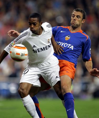 手轻触球台 手轻触球台